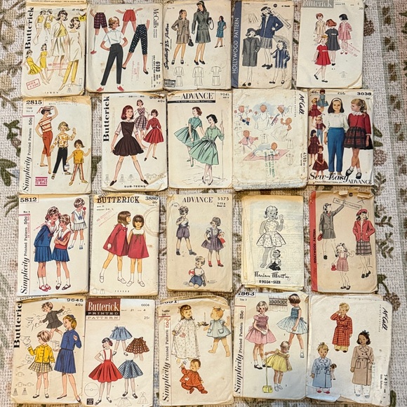 Simplicity Vintage Sewing Patterns Collection - Picture 1 of 1